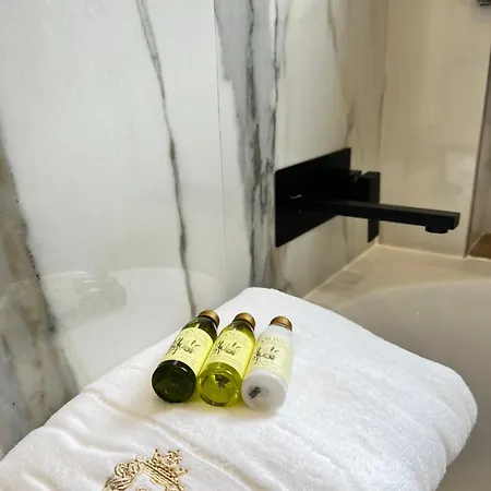 Milan Boutique * 파데르노 두냐노