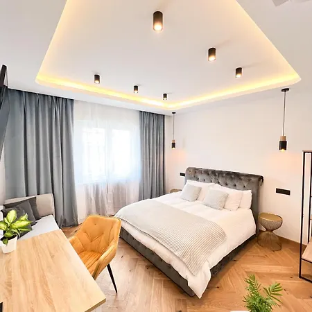 Milan Boutique * 파데르노 두냐노
